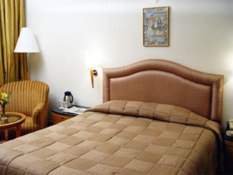 Hotel Yamuna View Агра Екстериор снимка
