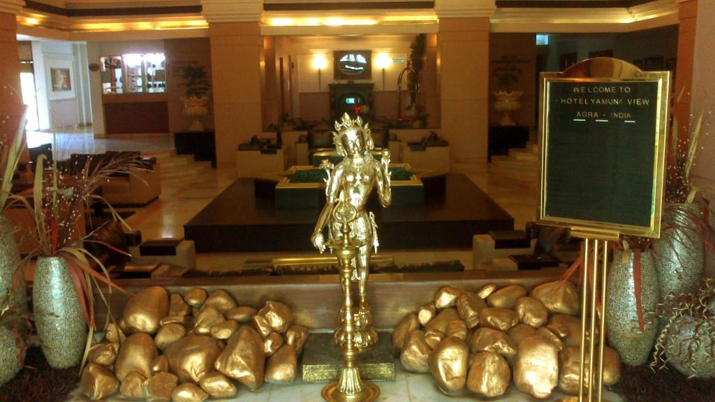 Hotel Yamuna View Агра Екстериор снимка